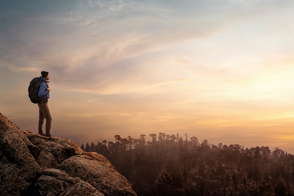 A man at a viewpoint wearing a smartwatch from Garmin's series of fēnix and epix™ multi-sport watches.